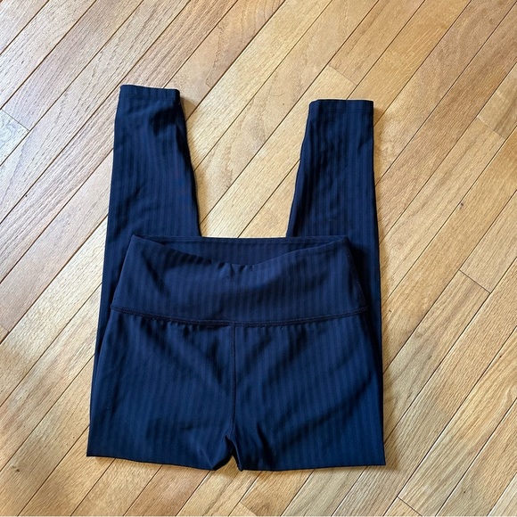 Beyond Yoga Tonal Black Striped 7/8 Legging Womens Large Athletic Workout - Picture 2 of 7